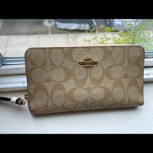 Coach Wristlet Wallet